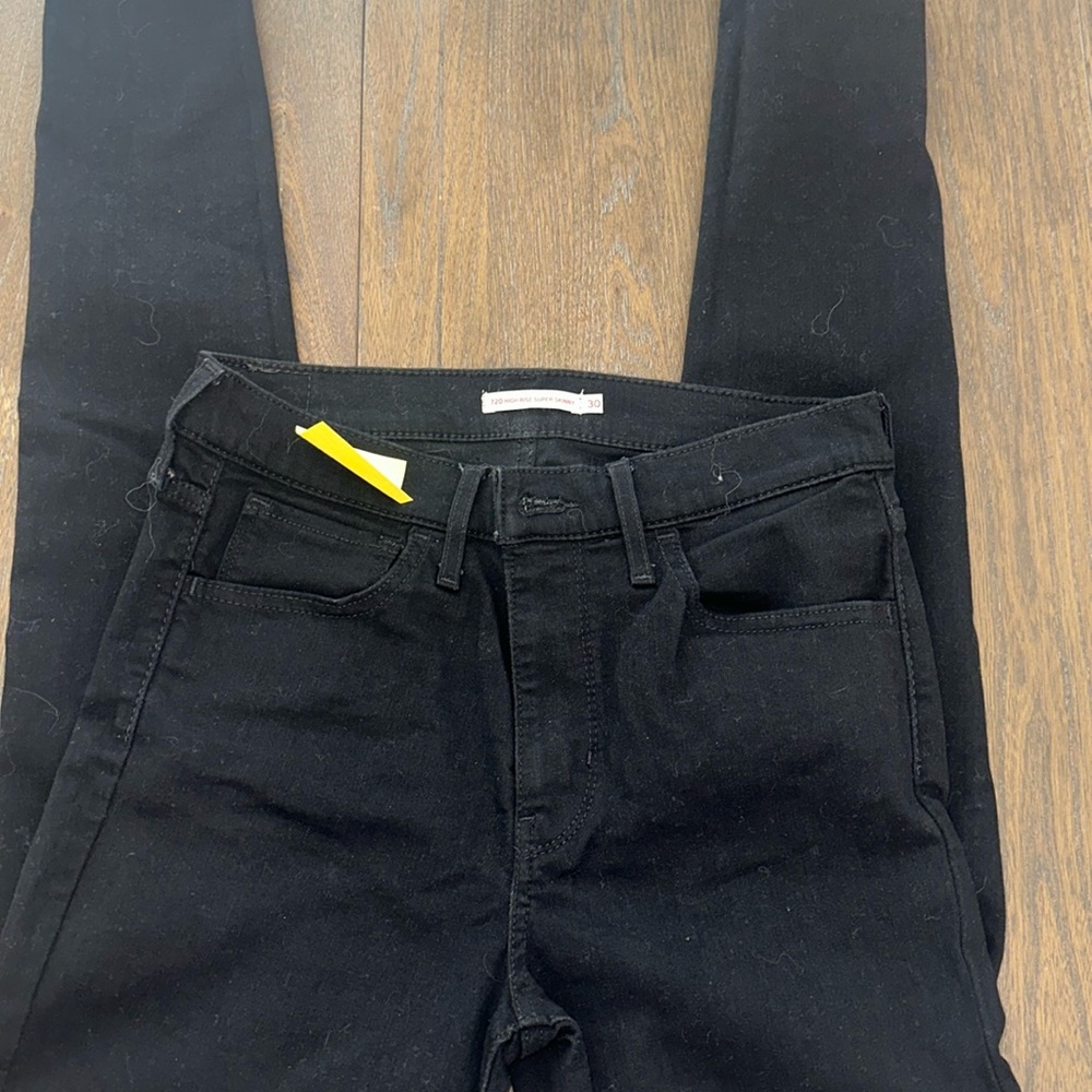 Black Levi’s high rise super skinny
